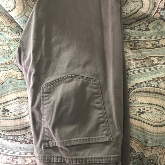 Gray Victoria's Secret skinny jeans - Picture 3 of 3